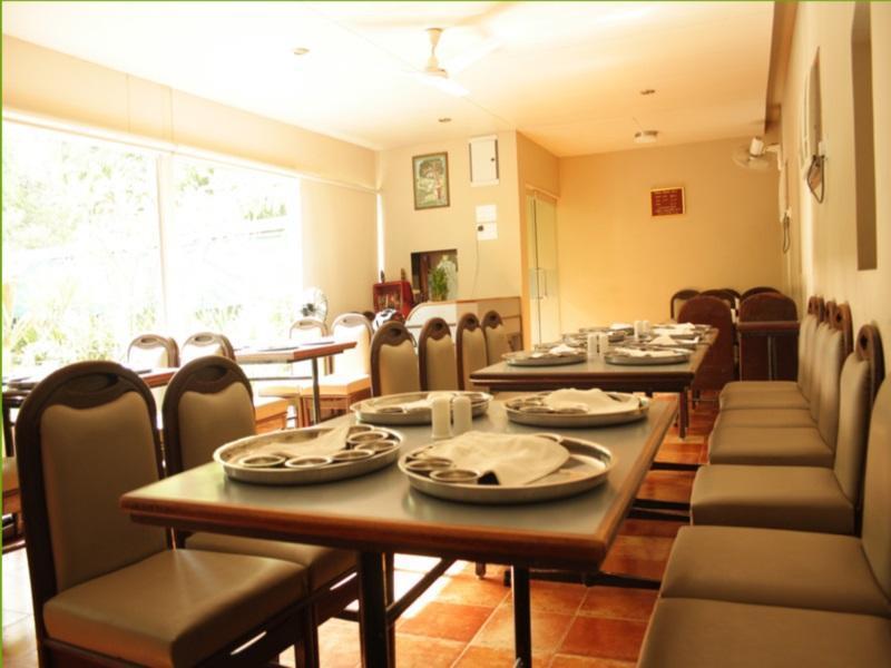 Hotel Dudawat Ahmedabad Ngoại thất bức ảnh