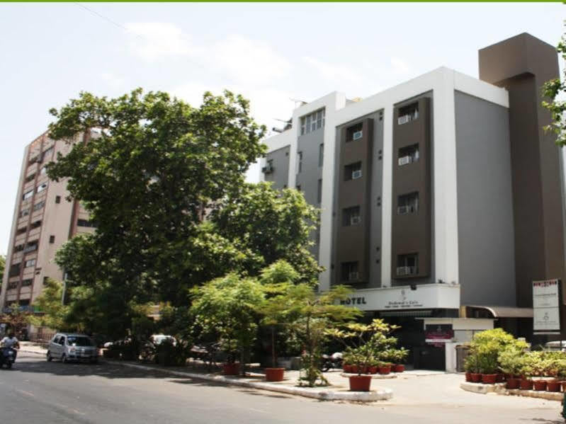 Hotel Dudawat Ahmedabad Ngoại thất bức ảnh
