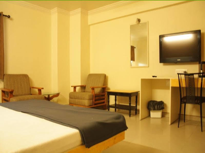 Hotel Dudawat Ahmedabad Ngoại thất bức ảnh