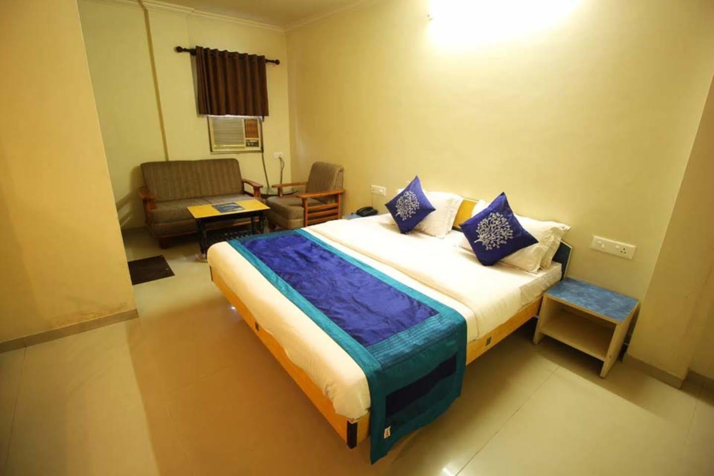 Hotel Dudawat Ahmedabad Ngoại thất bức ảnh